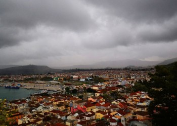 Άστατος καιρός την Τρίτη με τοπικές βροχές και καταιγίδες