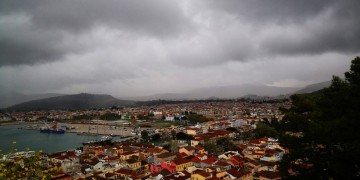 Άστατος καιρός την Τρίτη με τοπικές βροχές και καταιγίδες