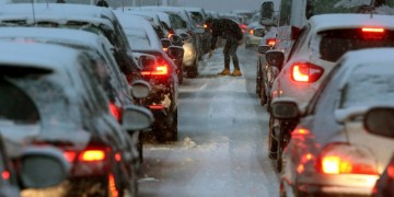 Ζηνοβία: Έκλεισε η Αθηνών-Λαμίας από τα χιόνια – Μεγάλη ταλαιπωρία στη Μαλακάσα (φωτο)