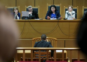 Δική της Χρυσής Αυγής: Στα... μαλακά προτείνει η εισαγγελέας να πέσουν οι κατηγορούμενοι για δύο υποθέσεις