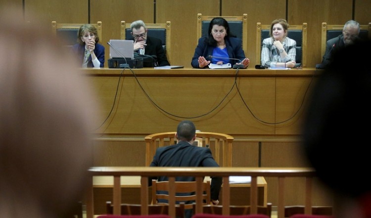 Δική της Χρυσής Αυγής: Στα... μαλακά προτείνει η εισαγγελέας να πέσουν οι κατηγορούμενοι για δύο υποθέσεις