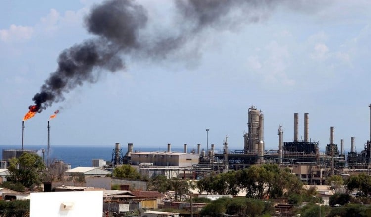 Λιβύη: Μπλόκο στις εξαγωγές πετρελαίου, εντείνει την πίεση ο Χάφταρ
