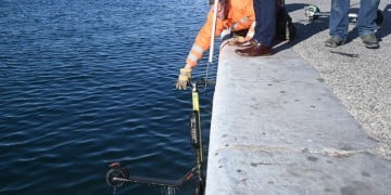 Υποβρύχιο drone «κυνηγά» βυθισμένα πατίνια στον Θερμαϊκό