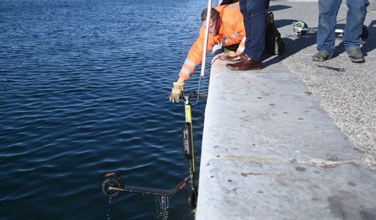 Υποβρύχιο drone «κυνηγά» βυθισμένα πατίνια στον Θερμαϊκό