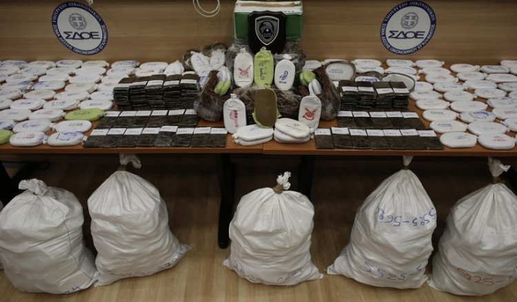 Στον Πειραιά κατασχέθηκαν 1,3 τόνοι κάνναβης που προορίζονταν για τη Λιβύη