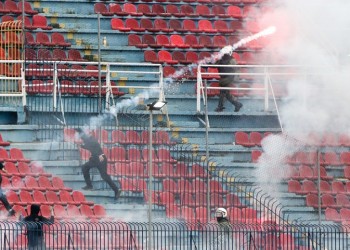 Επεισόδια στο Πανιώνιος-Ατρόμητος με φωτοβολίδες, ξύλο και δακρυγόνα (βίντεο)