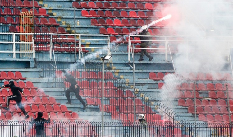 Επεισόδια στο Πανιώνιος-Ατρόμητος με φωτοβολίδες, ξύλο και δακρυγόνα (βίντεο)