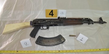 Σύλληψη «τοξοβόλου»: Όπλα έτοιμα για χρήση, μάσκα και ρούχα (φωτο)