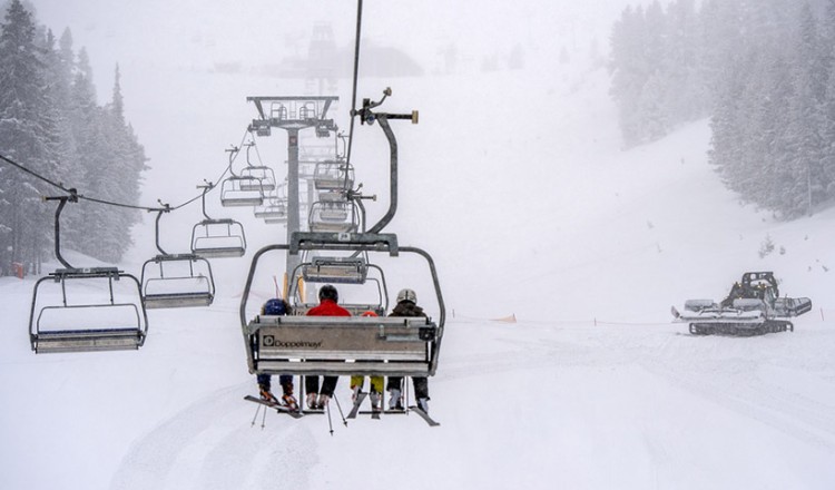 Χιλιάδες Βορειοελλαδίτες γιόρτασαν «εκτός» τα Χριστούγεννα και την Πρωτοχρονιά