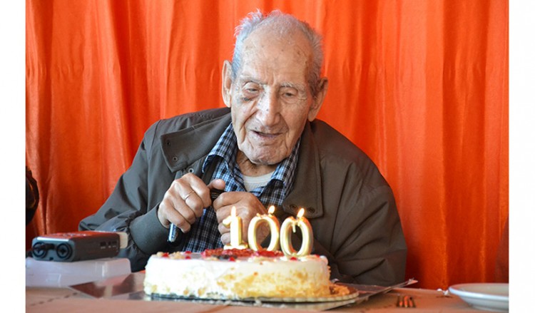 Μυτιλήνη: Αυτόπτης μάρτυρας της ναζιστικής θηριωδίας γιόρτασε τα 100ά γενέθλιά του