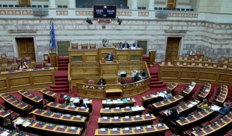 Βουλή: Νομοσχέδιο-σκούπα για «Ιανό», κορονοϊό, ΕΝΦΙΑ και φόρο διαφημίσεων