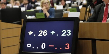 Ευρωπαϊκή Επιτροπή και Ευρωπαϊκό Συμβούλιο υπέγραψαν τη συμφωνία για το Brexit