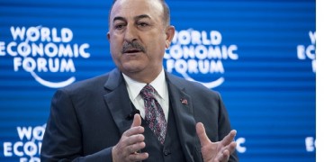 Τσαβούσογλου: Ο Χαφτάρ το μοναδικό εμπόδιο στην ειρηνευτική διαδικασία στη Λιβύη