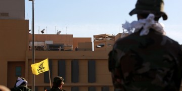 Βαγδάτη: Οι διαδηλωτές άρχισαν να αποσύρονται από την περίμετρο της πρεσβείας των ΗΠΑ