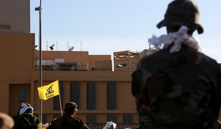 Βαγδάτη: Οι διαδηλωτές άρχισαν να αποσύρονται από την περίμετρο της πρεσβείας των ΗΠΑ