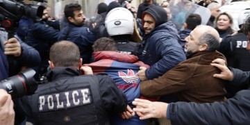 Δολοφονία στις Μοίρες: Οργή στα δικαστήρια, απειλούν με αντεκδίκηση οι συγγενείς