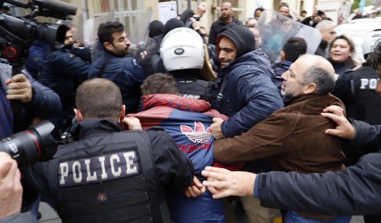 Δολοφονία στις Μοίρες: Οργή στα δικαστήρια, απειλούν με αντεκδίκηση οι συγγενείς