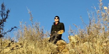 Με ένα μπουκάλι λάδι από την Κρήτη θα πάει στα Grammy ο Έρικ Αλεξανδράκης