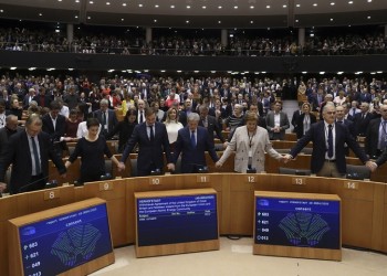 Brexit: Το Ευρωπαϊκό Κοινοβούλιο επικύρωσε τη συμφωνία