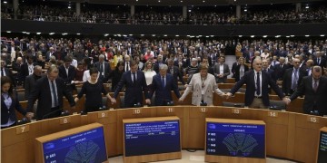 Brexit: Το Ευρωπαϊκό Κοινοβούλιο επικύρωσε τη συμφωνία