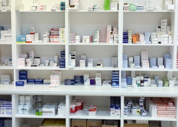 Και από τα φαρμακεία της γειτονιάς θα δίνονται φάρμακα υψηλού κόστους