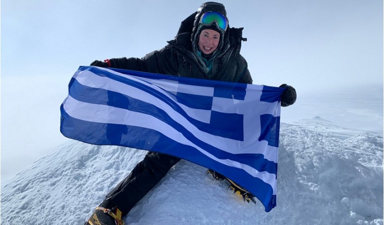 Η Χριστίνα Φλαμπούρη έγινε η πρώτη Ελληνίδα που κατέκτησε τις 7 ψηλότερες κορυφές κάθε ηπείρου