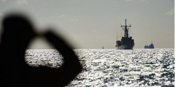 Γαλλική στρατιωτική πηγή: Τουρκική φρεγάτα συνόδευε πλοίο που μετέφερε στρατιωτικά οχήματα στη Λιβύη