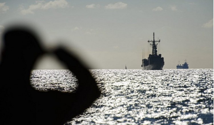 Γαλλική στρατιωτική πηγή: Τουρκική φρεγάτα συνόδευε πλοίο που μετέφερε στρατιωτικά οχήματα στη Λιβύη