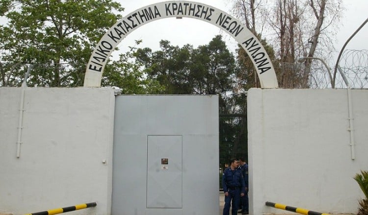 Συμπλοκές στις φυλακές Αυλώνα με 9 τραυματίες