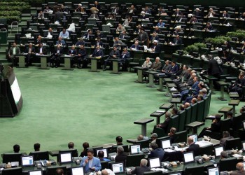 Ιράν: Η απάντηση στη δολοφονία του πυρηνικού επιστήμονα τροφοδοτεί τη σύγκρουση σκληροπυρηνικών και μεταρρυθμιστών