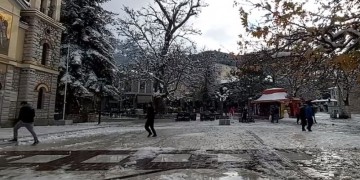 Προβλήματα στα Καλάβρυτα λόγω σφοδρής χιονόπτωσης