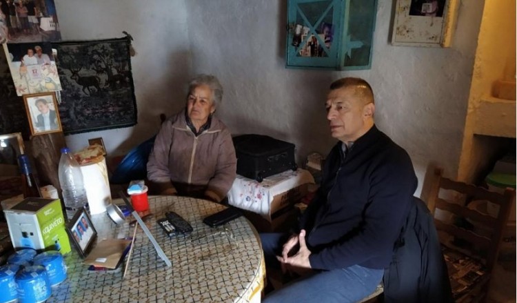Κίναρος: Οι Ένοπλες Δυνάμεις έστειλαν προμήθειες στην κυρά Ρηνιώ (βίντεο)
