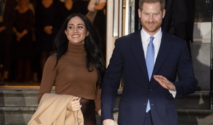 «Πληγωμένη» η βασιλική οικογένεια από τη βόμβα του Χάρι και της Μέγκαν