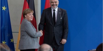 Το Βερολίνο πιέζει για έναρξη ενταξιακών διαπραγματεύσεων με Αλβανία και Σκόπια