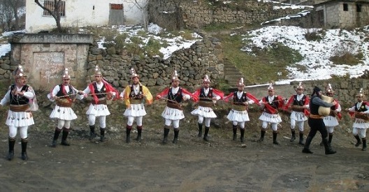 Ποντιακά κάλαντα Πρωτοχρονιάς από τον Μορφωτικό Λαογραφικό Σύλλογο Τετραλόφου (βίντεο)