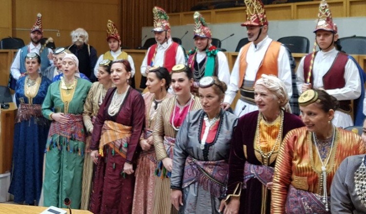 Ξεσήκωσαν τη Νέα Ιωνία οι Μωμόγεροι