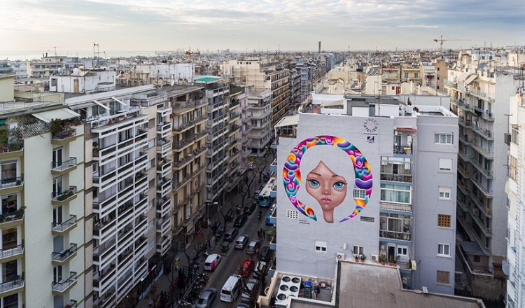 Ένα «Πορτρέτο της Θεσσαλονίκης» είναι η νέα τοιχογραφία στο κέντρο της πόλης