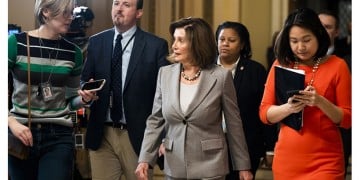 Νάνσι Πελόζι: «Επαρκή τα αποδεικτικά στοιχεία» για την καταδίκη του Τραμπ