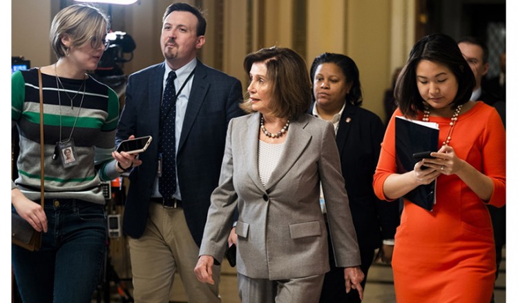 Νάνσι Πελόζι: «Επαρκή τα αποδεικτικά στοιχεία» για την καταδίκη του Τραμπ