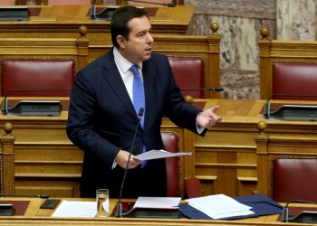 Μηταράκης: Τέλος τα επιδόματα και η φιλοξενία σε πρόσφυγες που έχουν πάρει άσυλο
