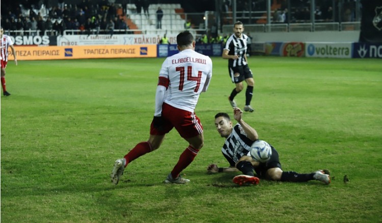Super League: Εκτός έδρας νίκες για Ολυμπιακό και ΠΑΟΚ