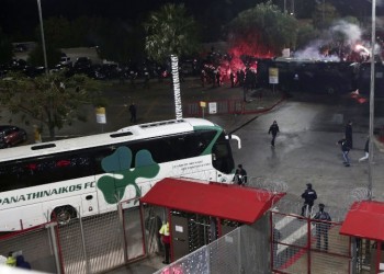 Έκτακτο: Ένταση έξω από το «Γ. Καραϊσκάκης» – Δακρυγόνα από τα ΜΑΤ