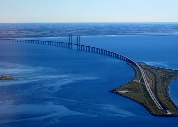 13 χρόνια θα διαρκέσει το βάψιμο γέφυρας που συνδέει τη Δανία με τη Σουηδία!