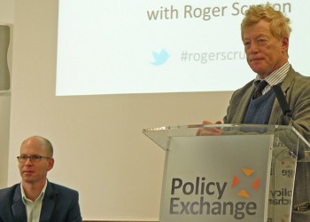 Πέθανε ο διαπρεπής φιλόσοφος του συντηρητικού ρεύματος, Ρότζερ Σκράτον