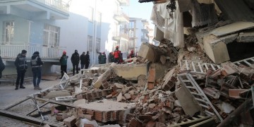 Σεισμός στην Τουρκία: Στους 38 οι νεκροί, προς το τέλος η επιχείρηση διάσωσης