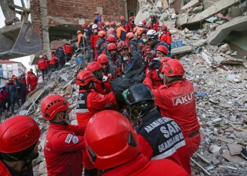 Σμύρνη: Τρίχρονο κορίτσι διασώθηκε 65 ώρες μετά τον ισχυρό σεισμό (βίντεο)