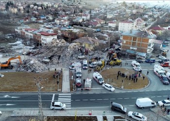 Σεισμός στην Τουρκία: Αυξάνονται οι νεκροί, εκατοντάδες τραυματίες, πολλοί εγκλωβισμένοι