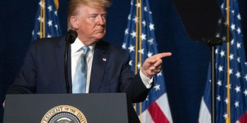 Χάρβαρντ και MIT μηνύουν τον Τραμπ για την απέλαση των ξένων φοιτητών