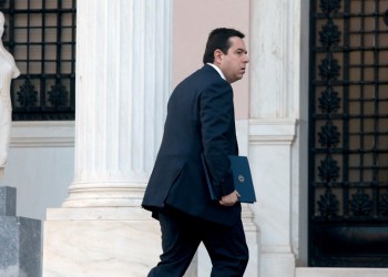 Μηταράκης: Ξεκίνησαν οι μεταφορές στις κλειστές δομές σε Σέρρες και Μαλακάσα