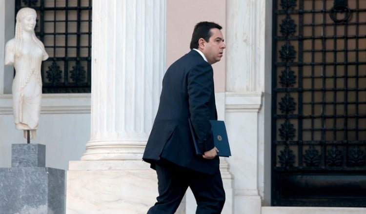 Μηταράκης: Ξεκίνησαν οι μεταφορές στις κλειστές δομές σε Σέρρες και Μαλακάσα